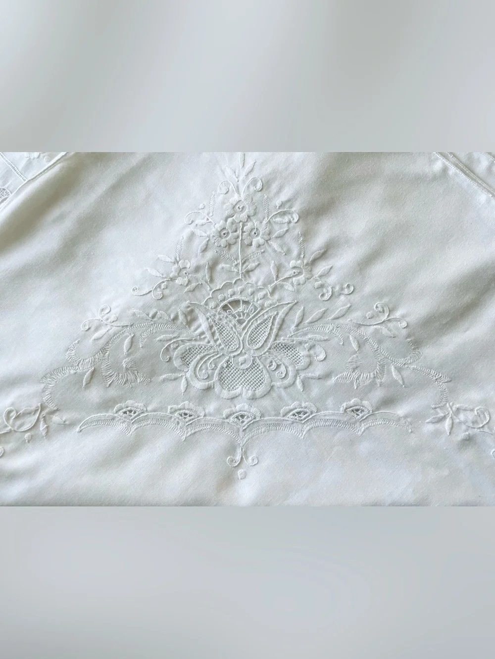 Vintage 1940’s Madeira Tablecloth Linen Hand Embroidered White Flawless 108x72